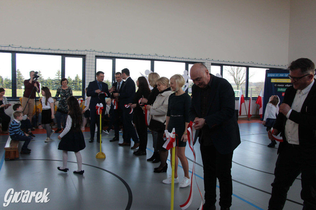 Tłumy na otwarciu sali gimnastycznej. Wielka chwila dla miejscowości