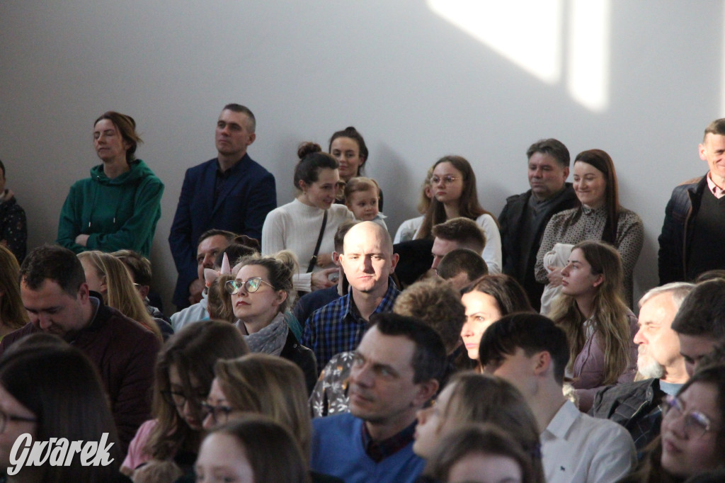 Tłumy na otwarciu sali gimnastycznej. Wielka chwila dla miejscowości