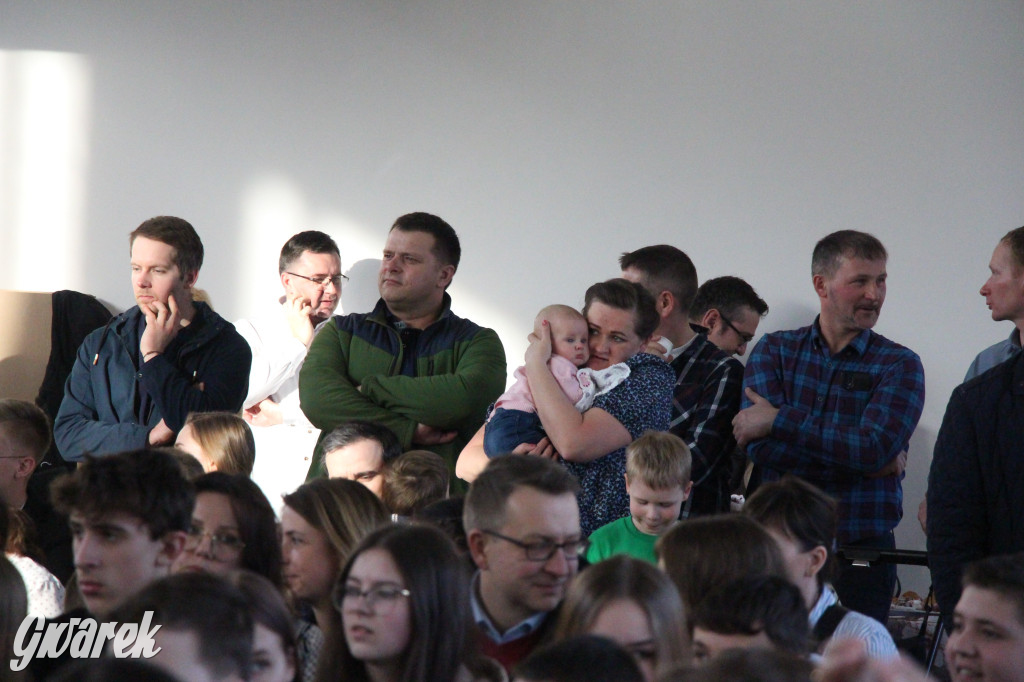 Tłumy na otwarciu sali gimnastycznej. Wielka chwila dla miejscowości