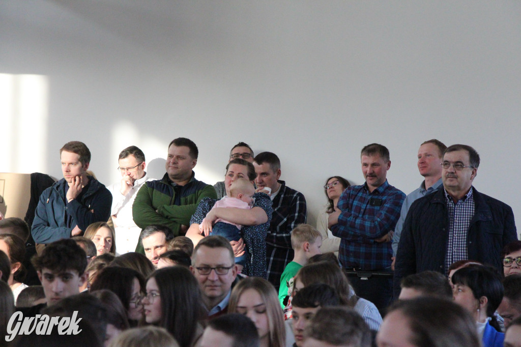 Tłumy na otwarciu sali gimnastycznej. Wielka chwila dla miejscowości