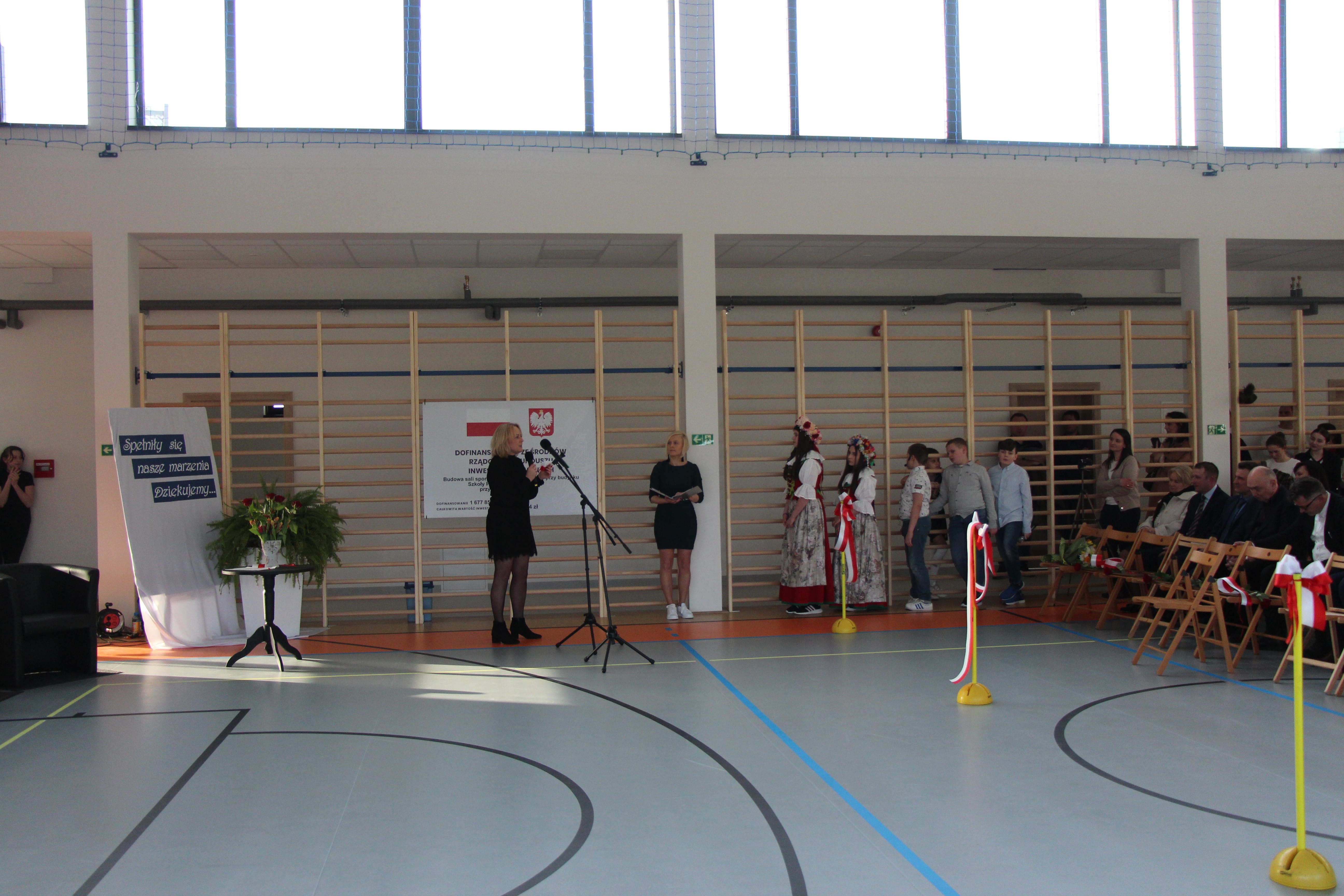 Tłumy na otwarciu sali gimnastycznej. Wielka chwila dla miejscowości
