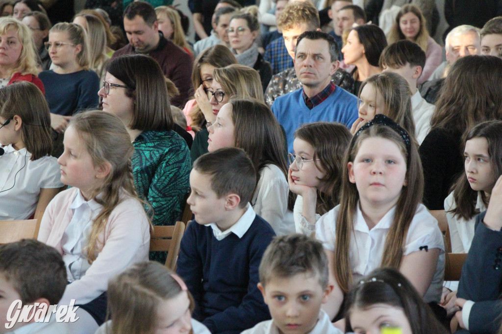 Tłumy na otwarciu sali gimnastycznej. Wielka chwila dla miejscowości