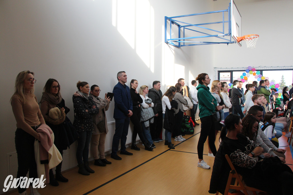 Tłumy na otwarciu sali gimnastycznej. Wielka chwila dla miejscowości