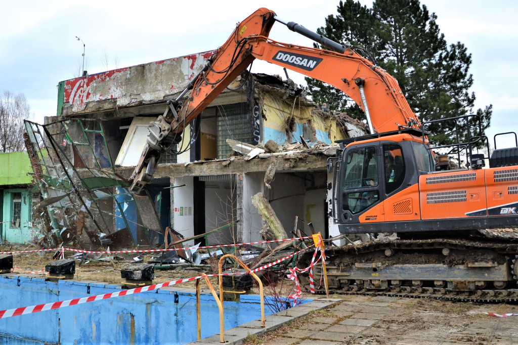 Rozpoczęło się wyburzanie kultowego kąpieliska