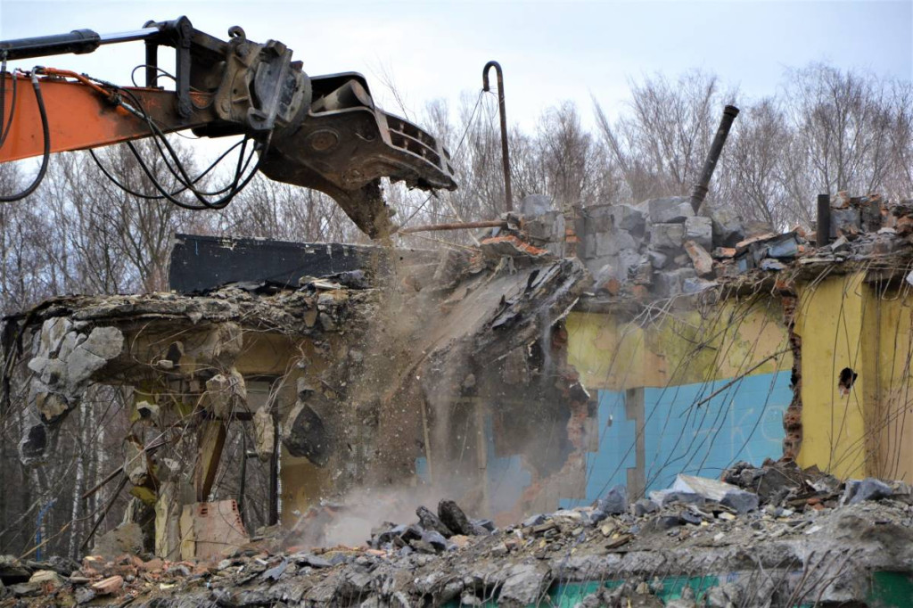 Rozpoczęło się wyburzanie kultowego kąpieliska