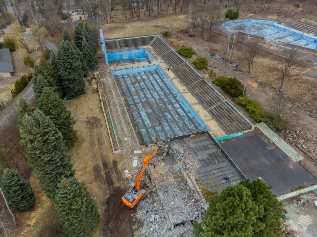 Rozpoczęło się wyburzanie kultowego kąpieliska