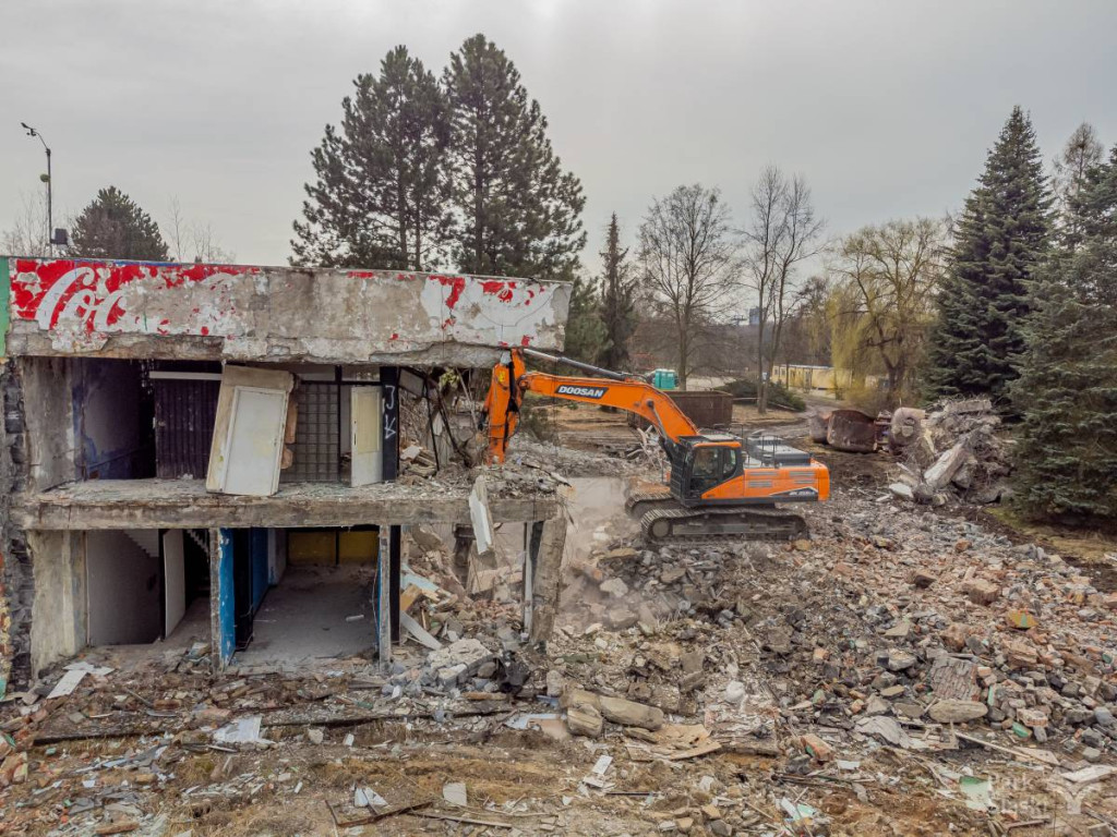 Rozpoczęło się wyburzanie kultowego kąpieliska