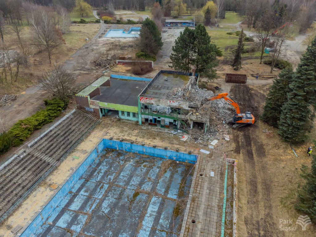 Rozpoczęło się wyburzanie kultowego kąpieliska