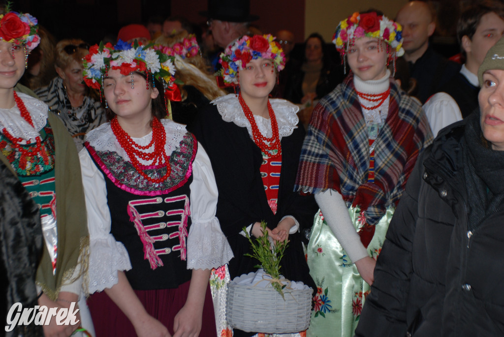 Bytom. Święcenie potraw w strojach rozbarskich