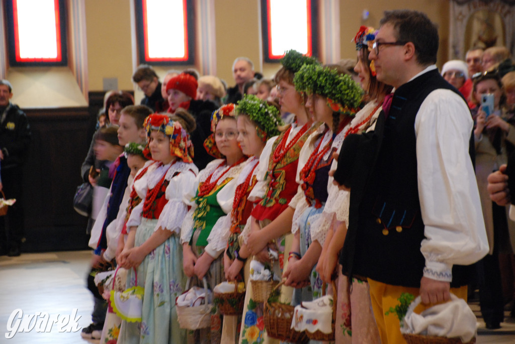 Bytom. Święcenie potraw w strojach rozbarskich