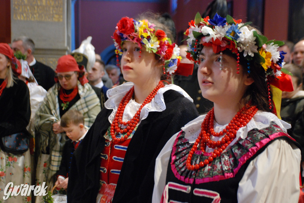 Bytom. Święcenie potraw w strojach rozbarskich