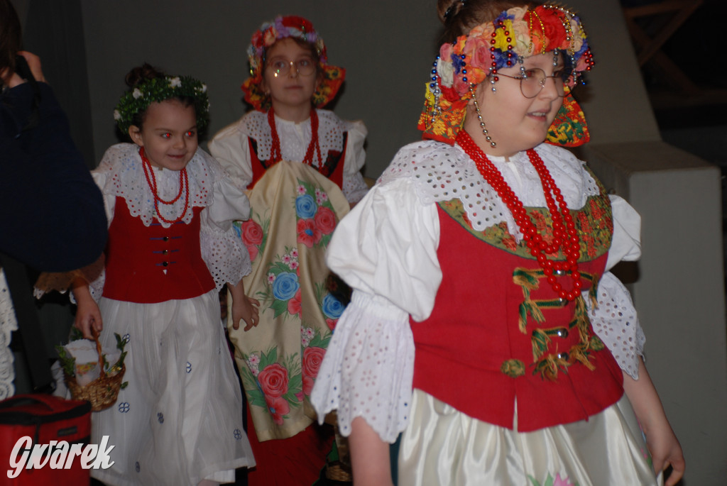 Bytom. Święcenie potraw w strojach rozbarskich