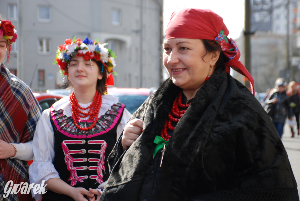 Bytom. Święcenie potraw w strojach rozbarskich