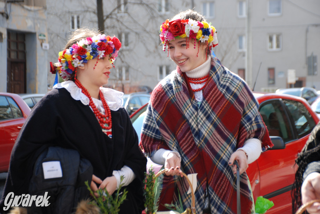 Bytom. Święcenie potraw w strojach rozbarskich