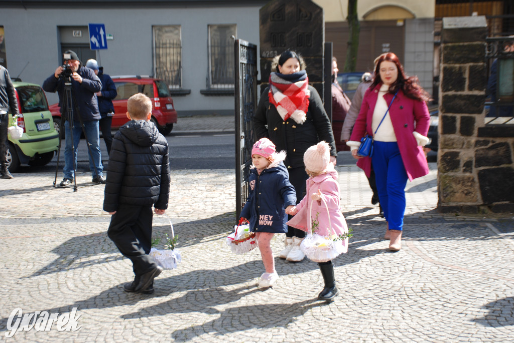 Bytom. Święcenie potraw w strojach rozbarskich