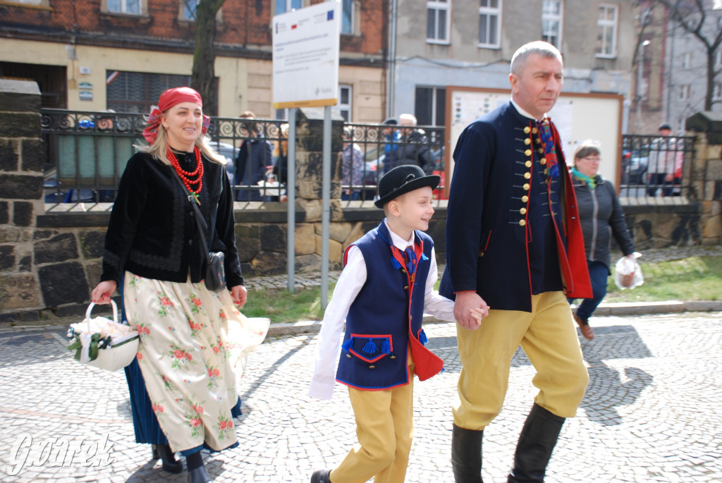 Bytom. Święcenie potraw w strojach rozbarskich