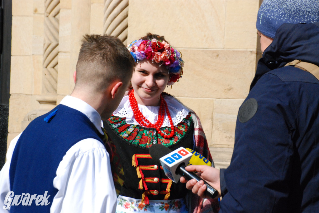 Bytom. Święcenie potraw w strojach rozbarskich