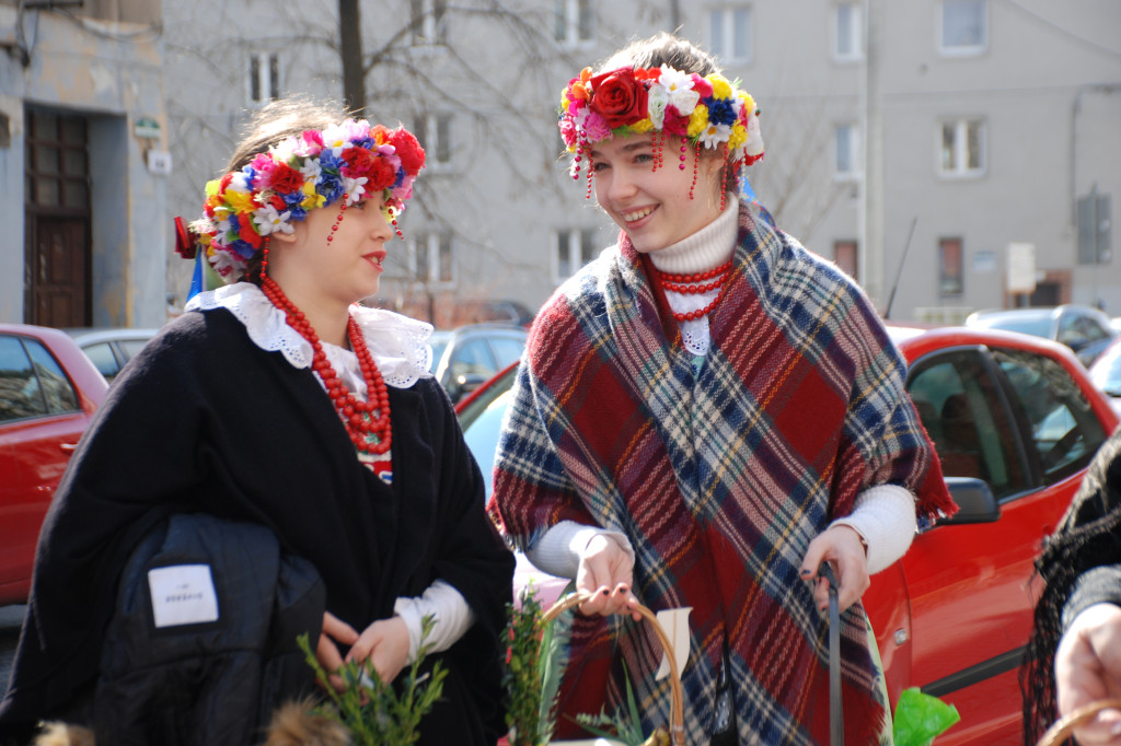 Bytom. Święcenie potraw w strojach rozbarskich