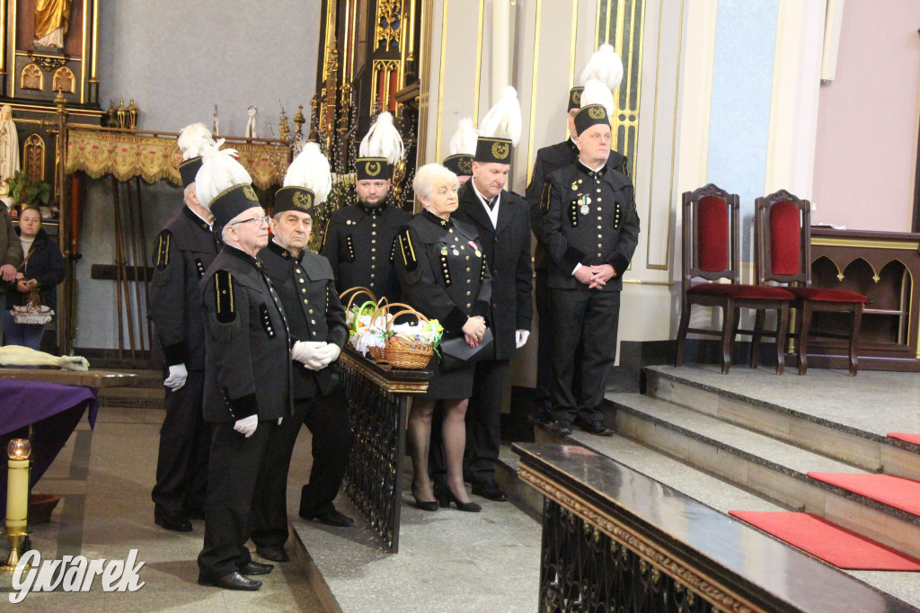 Radzionków. Święcenie pokarmów w śląskich strojach