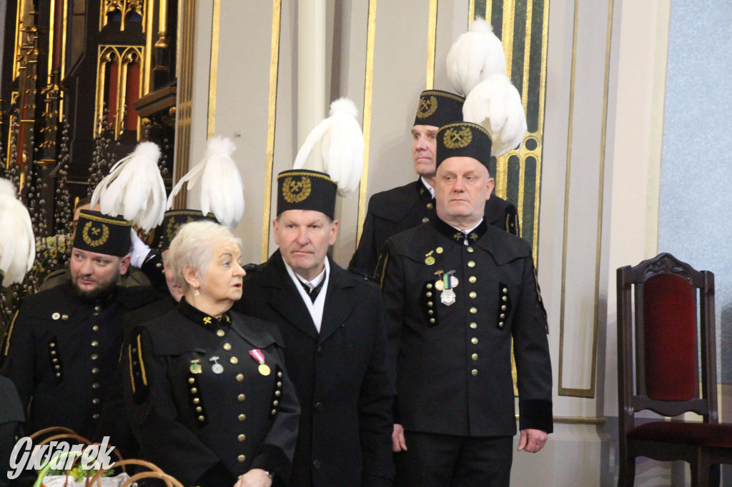 Radzionków. Święcenie pokarmów w śląskich strojach