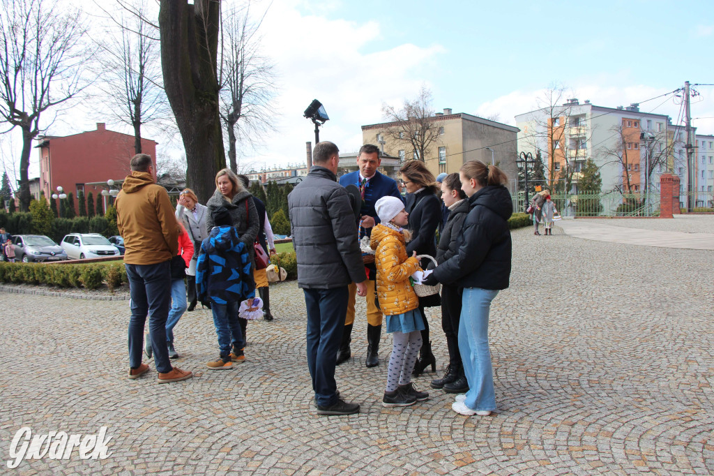 Radzionków. Święcenie pokarmów w śląskich strojach