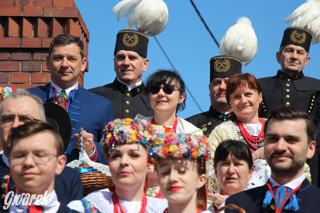 Radzionków. Święcenie pokarmów w śląskich strojach