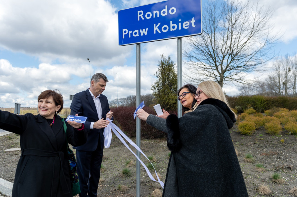 Bytom ma rondo Praw Kobiet, w Tarnowskich Górach...