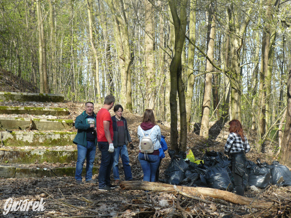 Tarnowskie Góry. Sprzątanie parku Piny