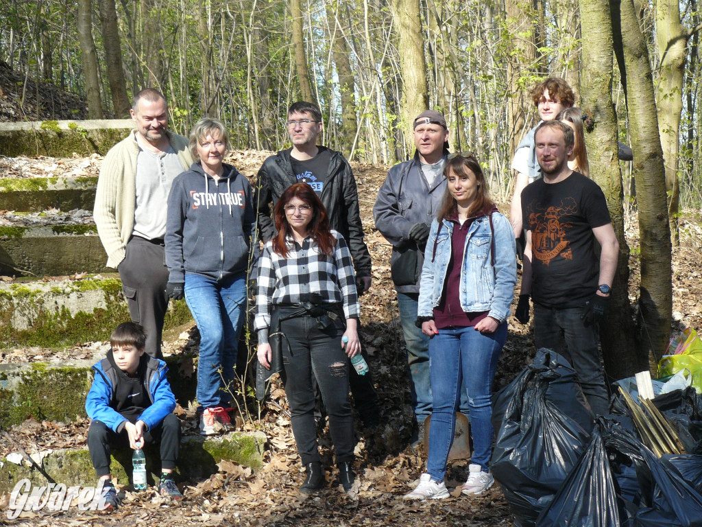 Tarnowskie Góry. Sprzątanie parku Piny