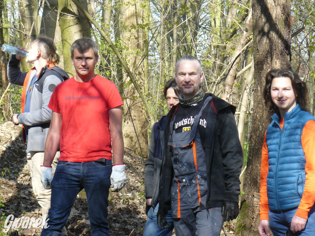 Tarnowskie Góry. Sprzątanie parku Piny