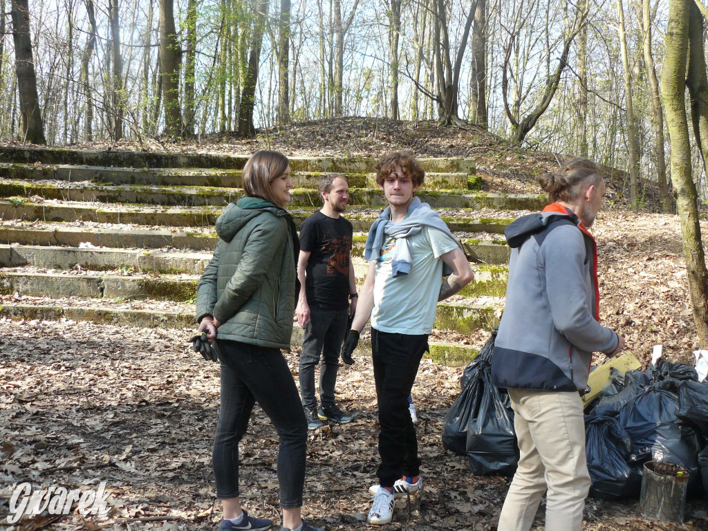 Tarnowskie Góry. Sprzątanie parku Piny