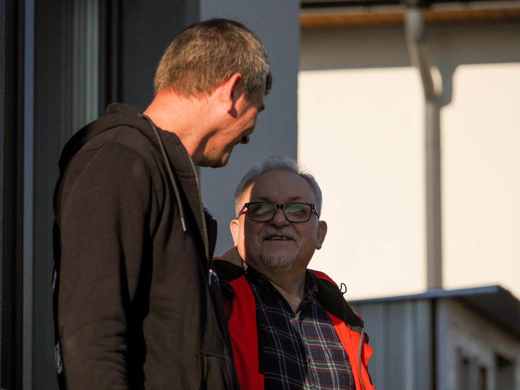 Burmistrz Czech posadził jabłoń w ogrodzie...