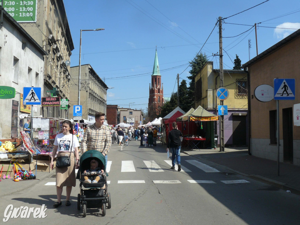 Odpust w Radzionkowie w słoneczny dzień