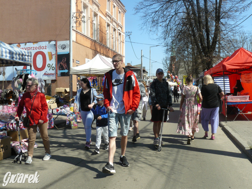 Odpust w Radzionkowie w słoneczny dzień