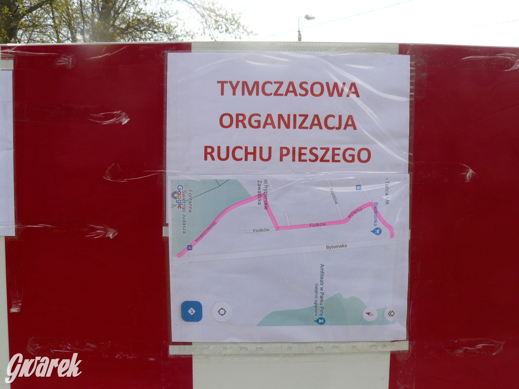 Tarnowskie Góry. Zamknięty chodnik przy Bytomskiej