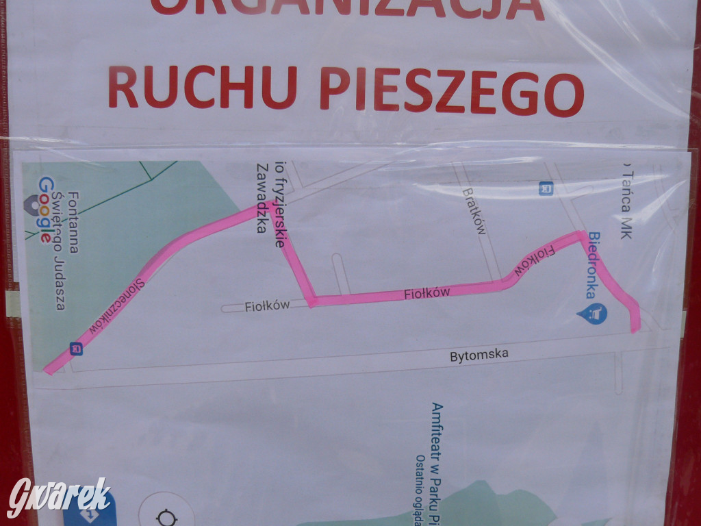 Tarnowskie Góry. Zamknięty chodnik przy Bytomskiej