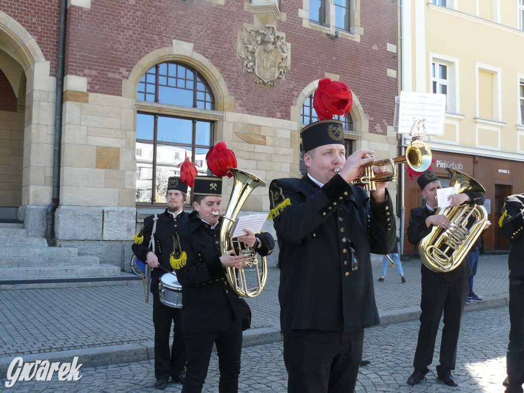 Tarnowskie Góry. Pochód pierwszomajowy