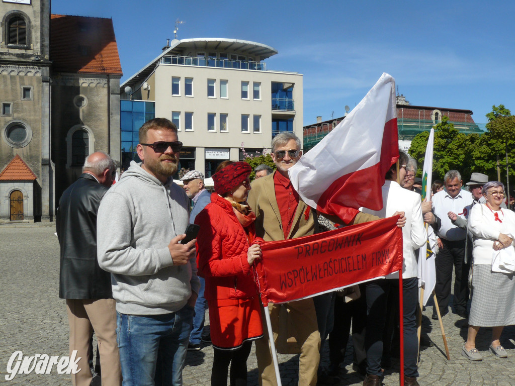 Tarnowskie Góry. Pochód pierwszomajowy