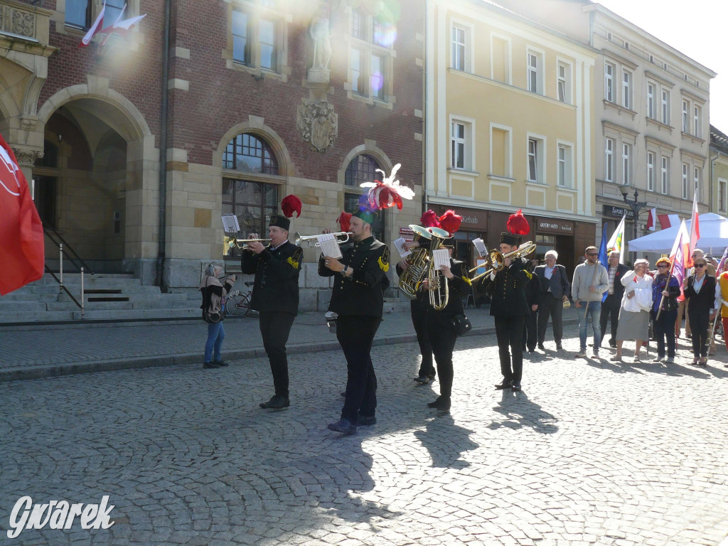 Tarnowskie Góry. Pochód pierwszomajowy