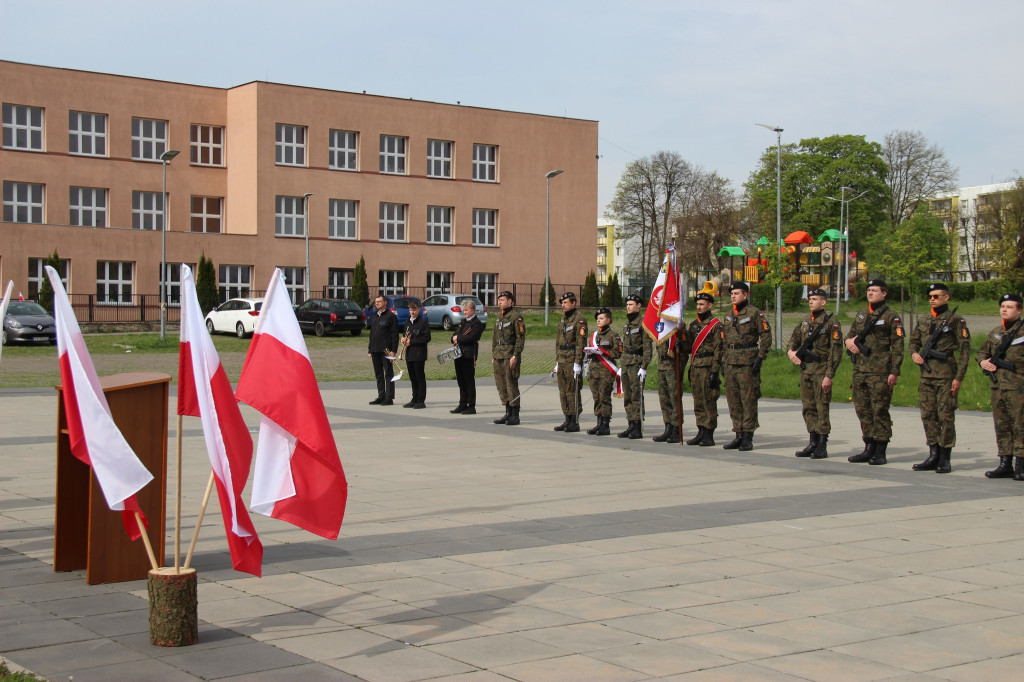 Radzionków. Uroczyste podniesienie flagi