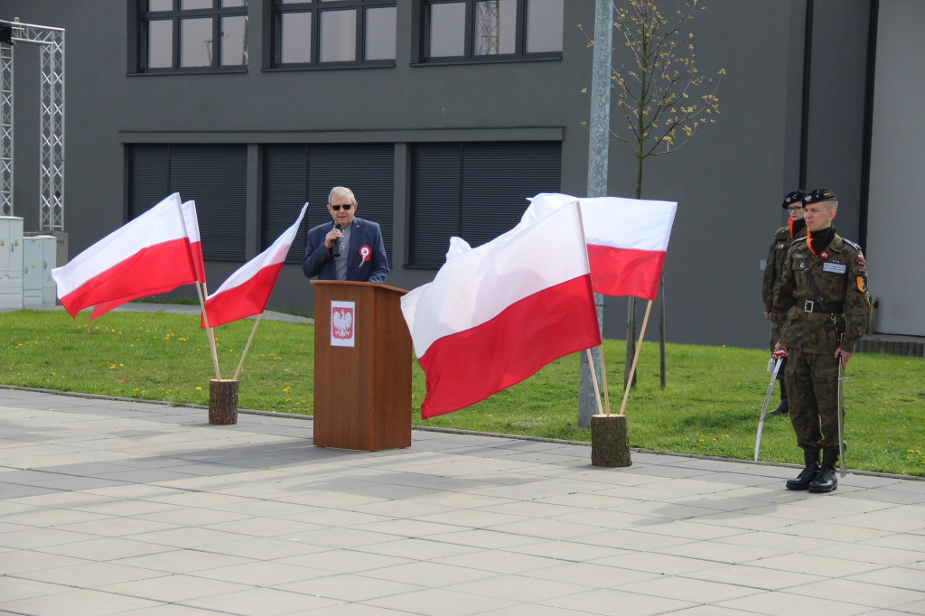 Radzionków. Uroczyste podniesienie flagi