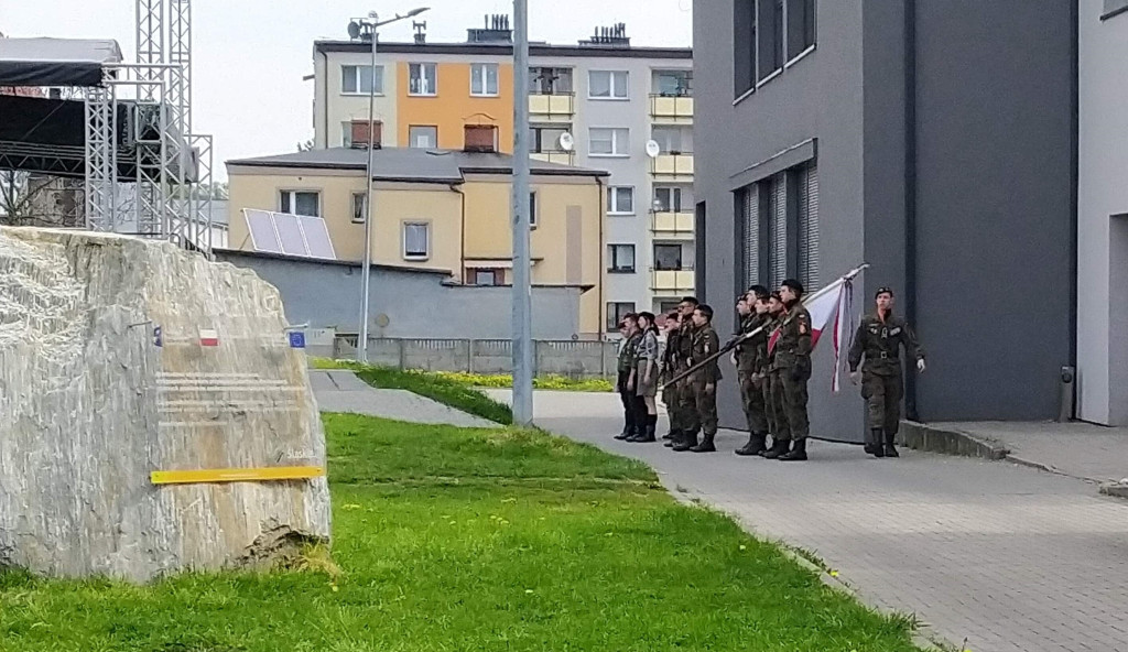 Radzionków. Uroczyste podniesienie flagi