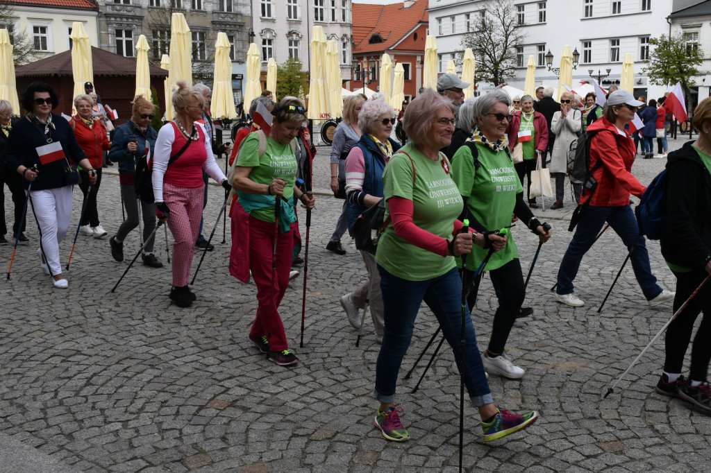 Tarnowskie Góry. Święto polskiej flagi. Hymn i rajd rowerowy