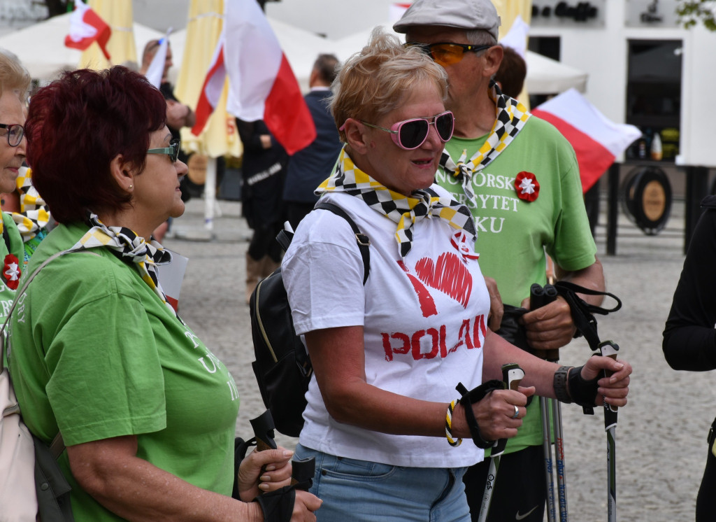 Tarnowskie Góry. Święto polskiej flagi. Hymn i rajd rowerowy