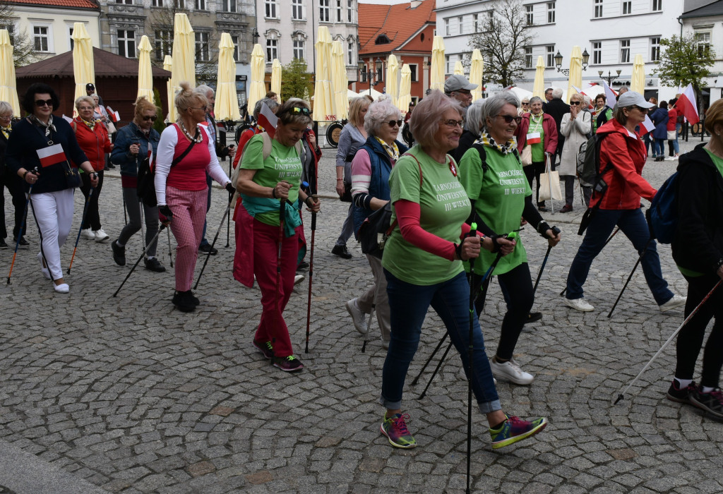 Tarnowskie Góry. Święto polskiej flagi. Hymn i rajd rowerowy