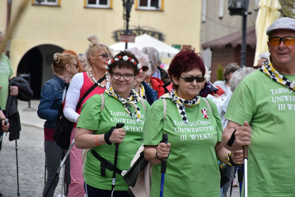 Tarnowskie Góry. Święto polskiej flagi. Hymn i rajd rowerowy