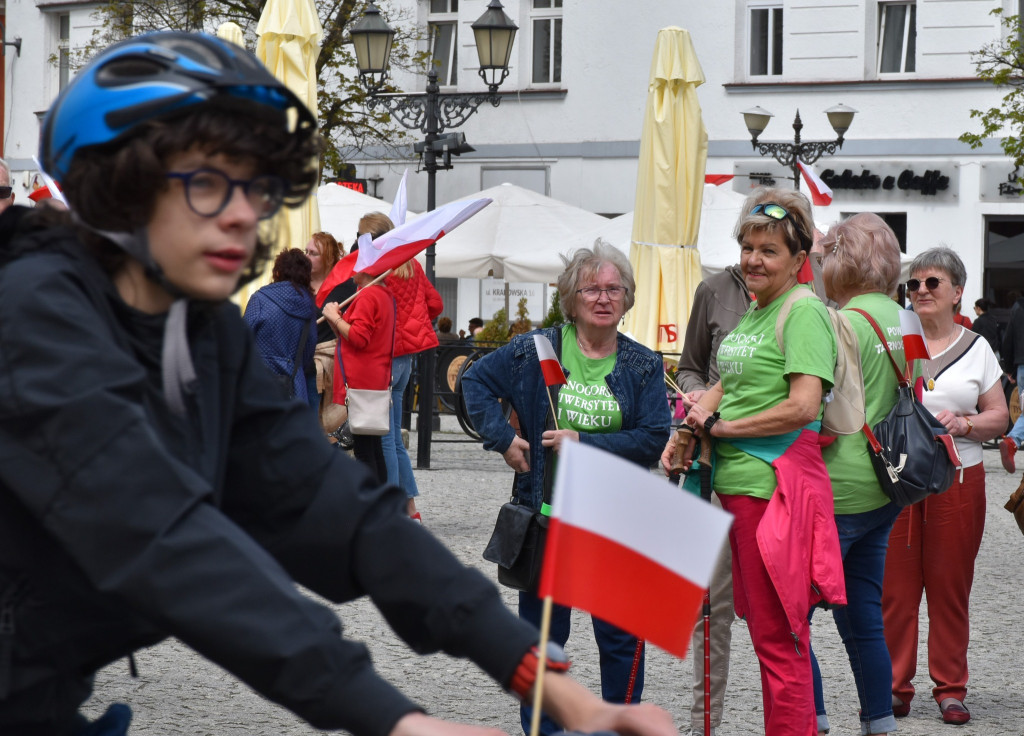Tarnowskie Góry. Święto polskiej flagi. Hymn i rajd rowerowy