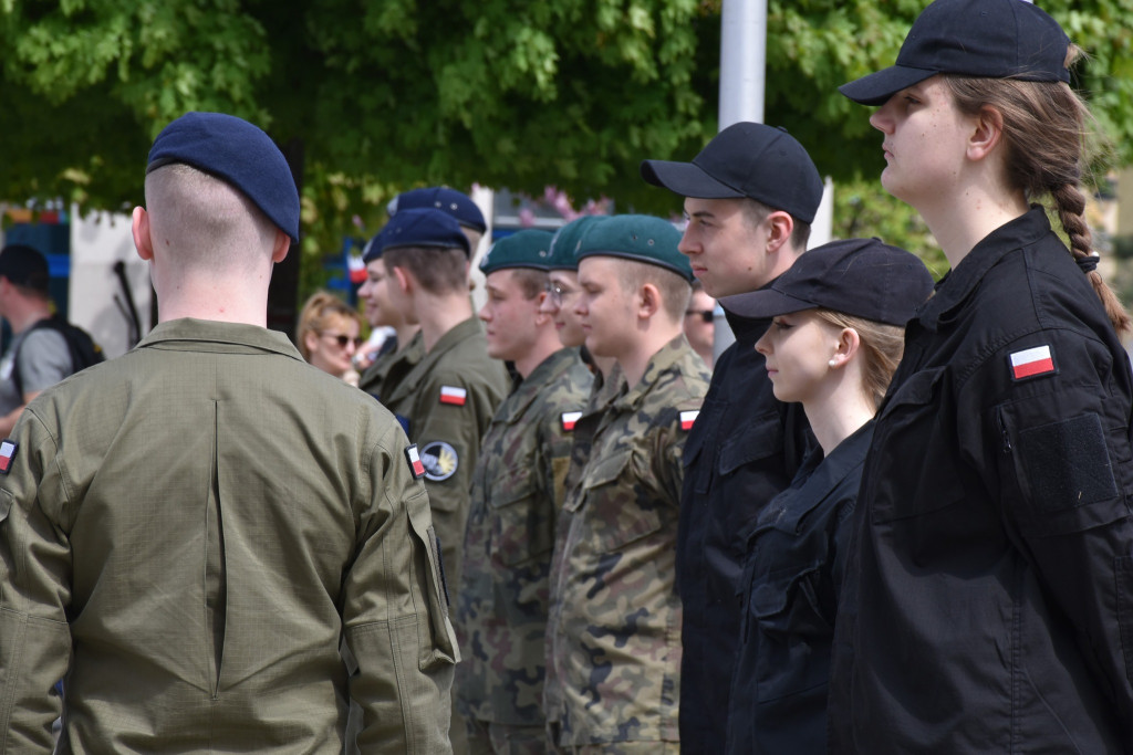 Tarnowskie Góry. Święto polskiej flagi. Hymn i rajd rowerowy