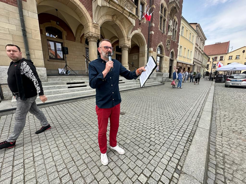 Tarnowskie Góry. Święto polskiej flagi. Hymn i rajd rowerowy
