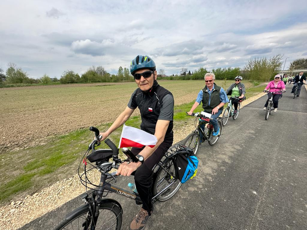 Tarnowskie Góry. Święto polskiej flagi. Hymn i rajd rowerowy